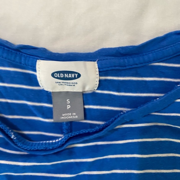 Old Navy T shirt - Picture 2 of 3